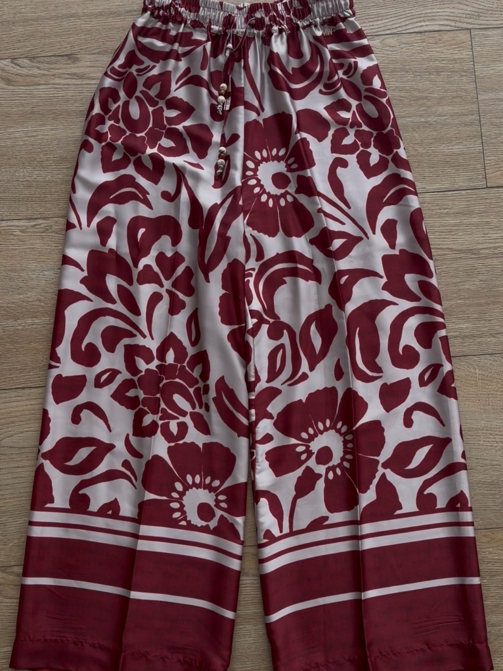 Floral Wide-Leg Two-Piece Set in Burgundy and Cream - Picture 4 of 7